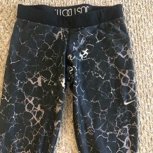 NIKE workout leggings in animal print black & white